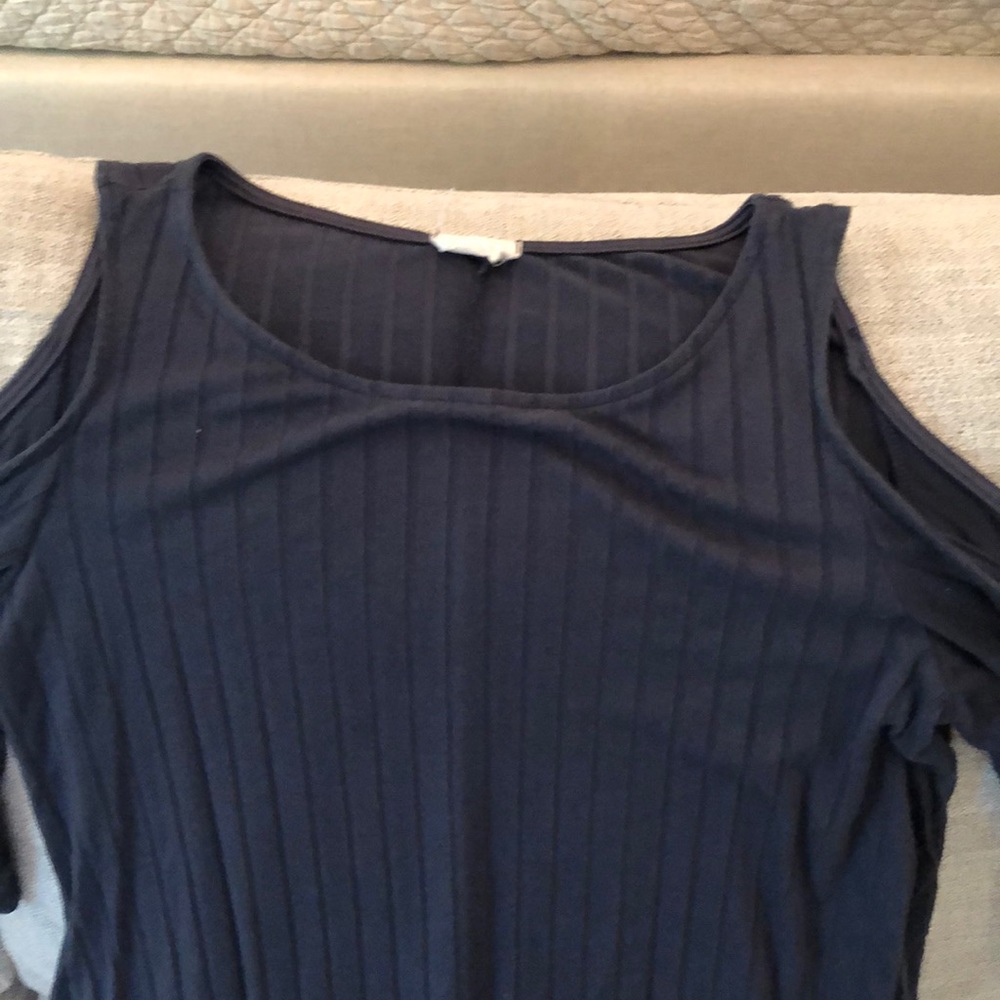 Ladies top - Picture 3 of 3